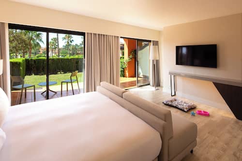 Habitación Deluxe, 1 cama de matrimonio grande | Ropa de cama de alta calidad, minibar, caja fuerte y escritorio