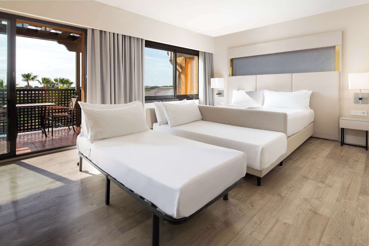 Premium bedding, minibar, in-room safe, desk