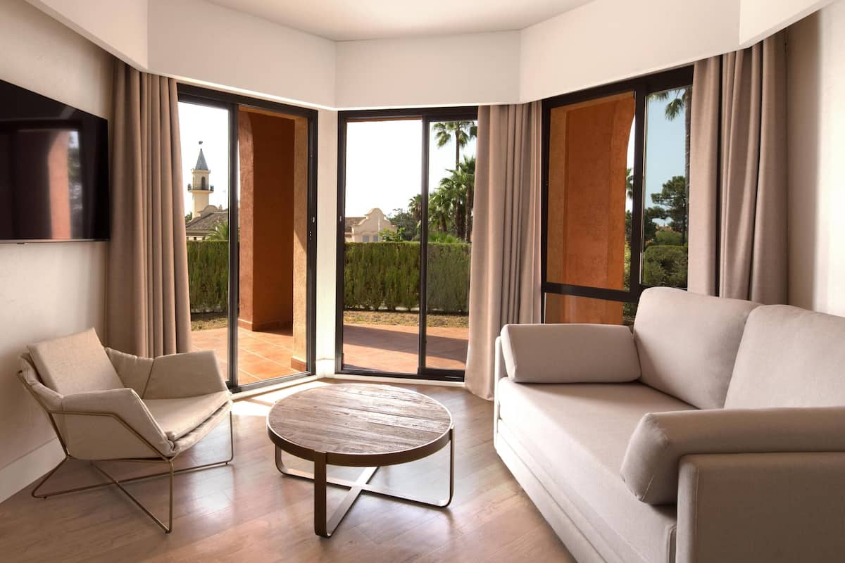 Suite, 1 Bedroom | Living area