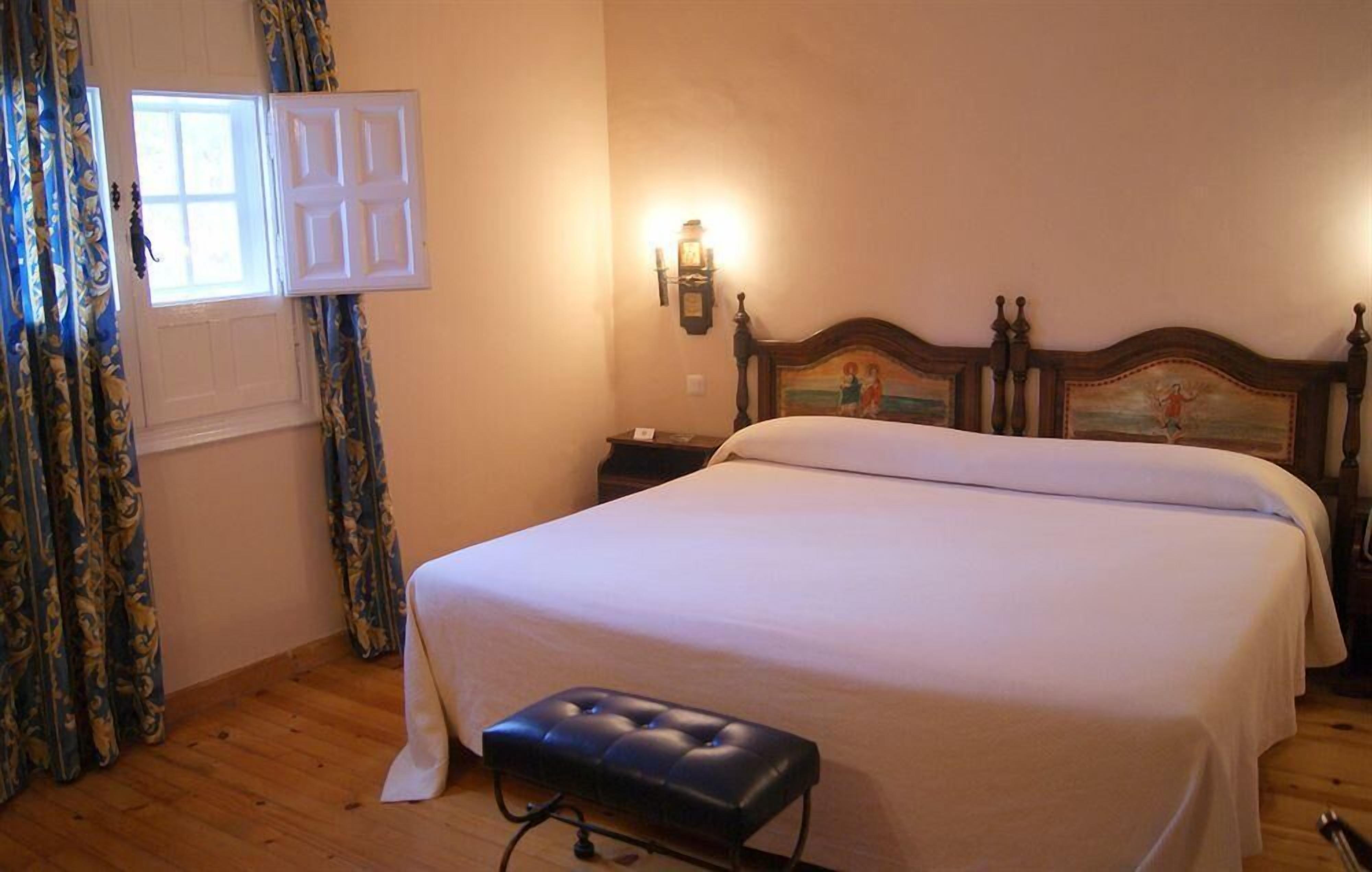 Desk, free cots/infant beds, rollaway beds, free WiFi
