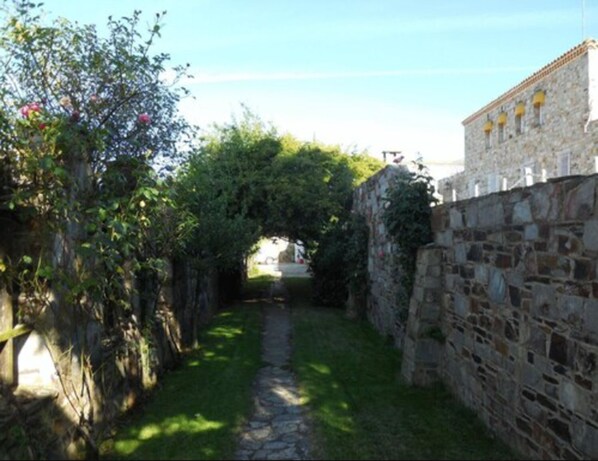 Property grounds - Hotel Temple Pradorrey (Brazuelo)