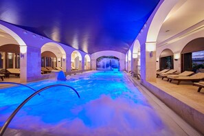 4 outdoor pools, open 9:00 AM to 8:00 PM, pool umbrellas, sun loungers - Secrets Lanzarote Resort & Spa – Adults only (+18) (Yaiza)