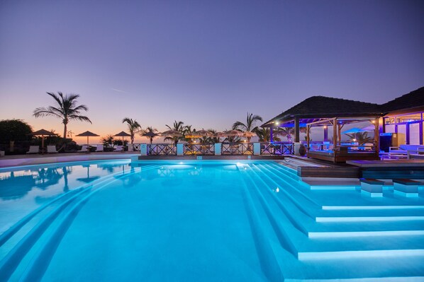 4 outdoor pools, open 9:00 AM to 8:00 PM, pool umbrellas, pool loungers - Secrets Lanzarote Resort & Spa – Adults only (+18) (Yaiza)