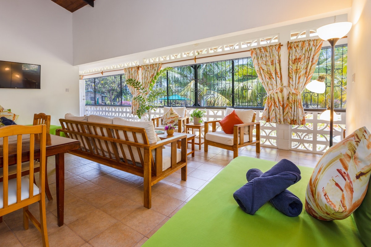 Casa de campo, 2 quartos, 2 banheiros, vista para a praia | Área de estar