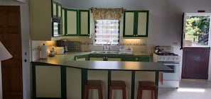Ferienhaus, 2 Schlafzimmer, 2 Bäder, Strandblick | Eigene Küche | Großer Kühlschrank, Mikrowelle, Ofen, Herdplatte