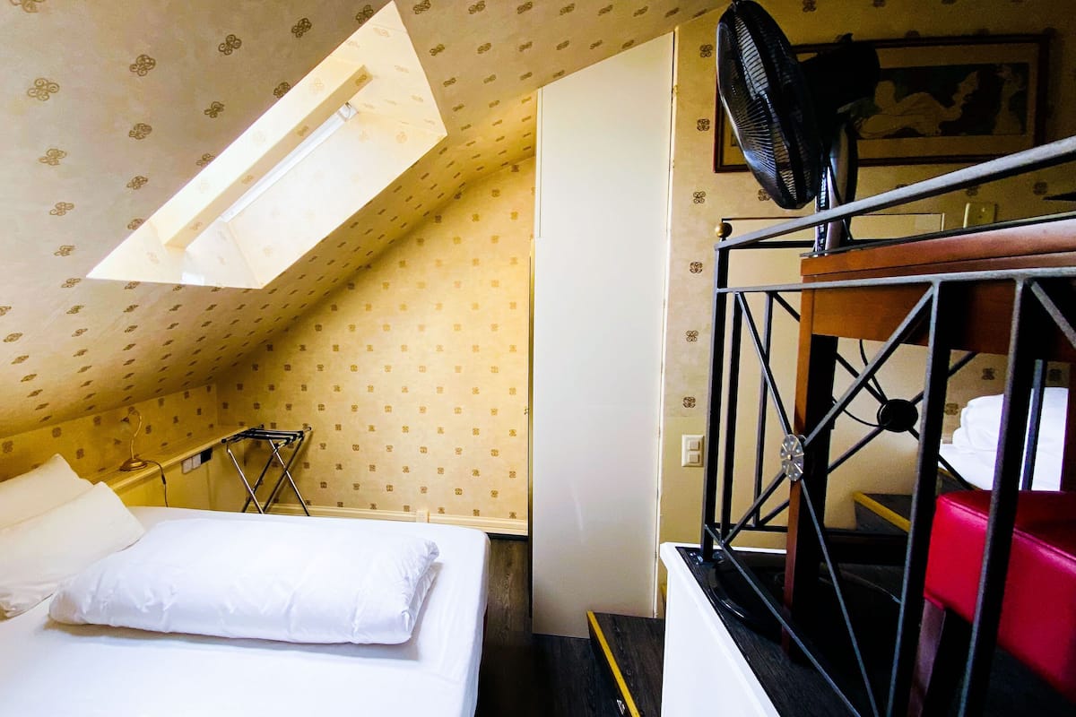 Basic-Einzelzimmer | 1 Schlafzimmer, Allergikerbettwaren, Zimmersafe, individuell dekoriert