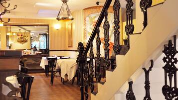 Daily buffet breakfast (CHF 21 per person)