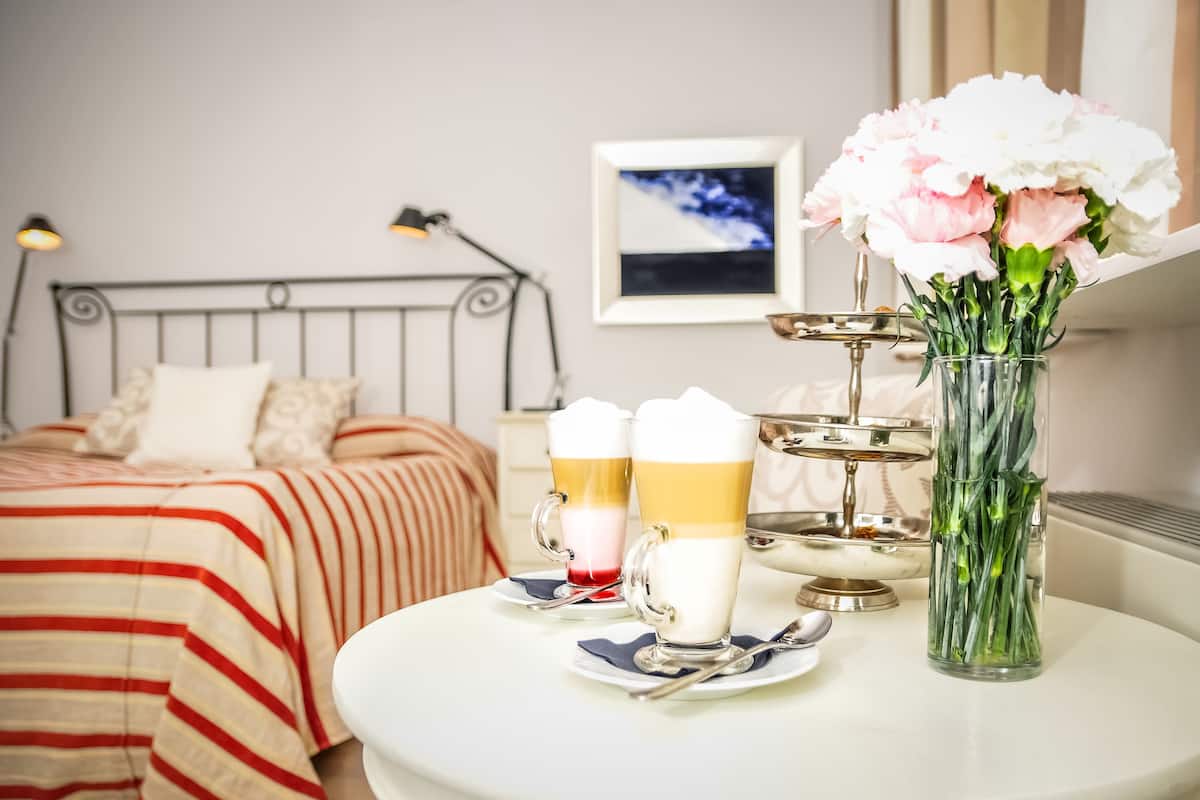 2 soveværelser, minibar, pengeskab på værelset, individuelt design