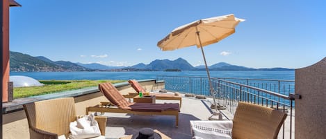 Suite Junior, vista lago | Terrazza/patio