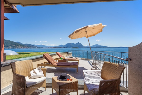 Suite Junior, vista lago | Terrazza/patio