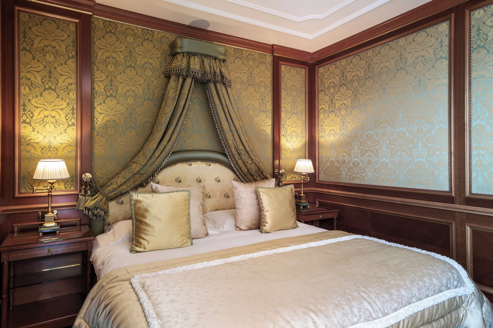 Senior Suite, lake view