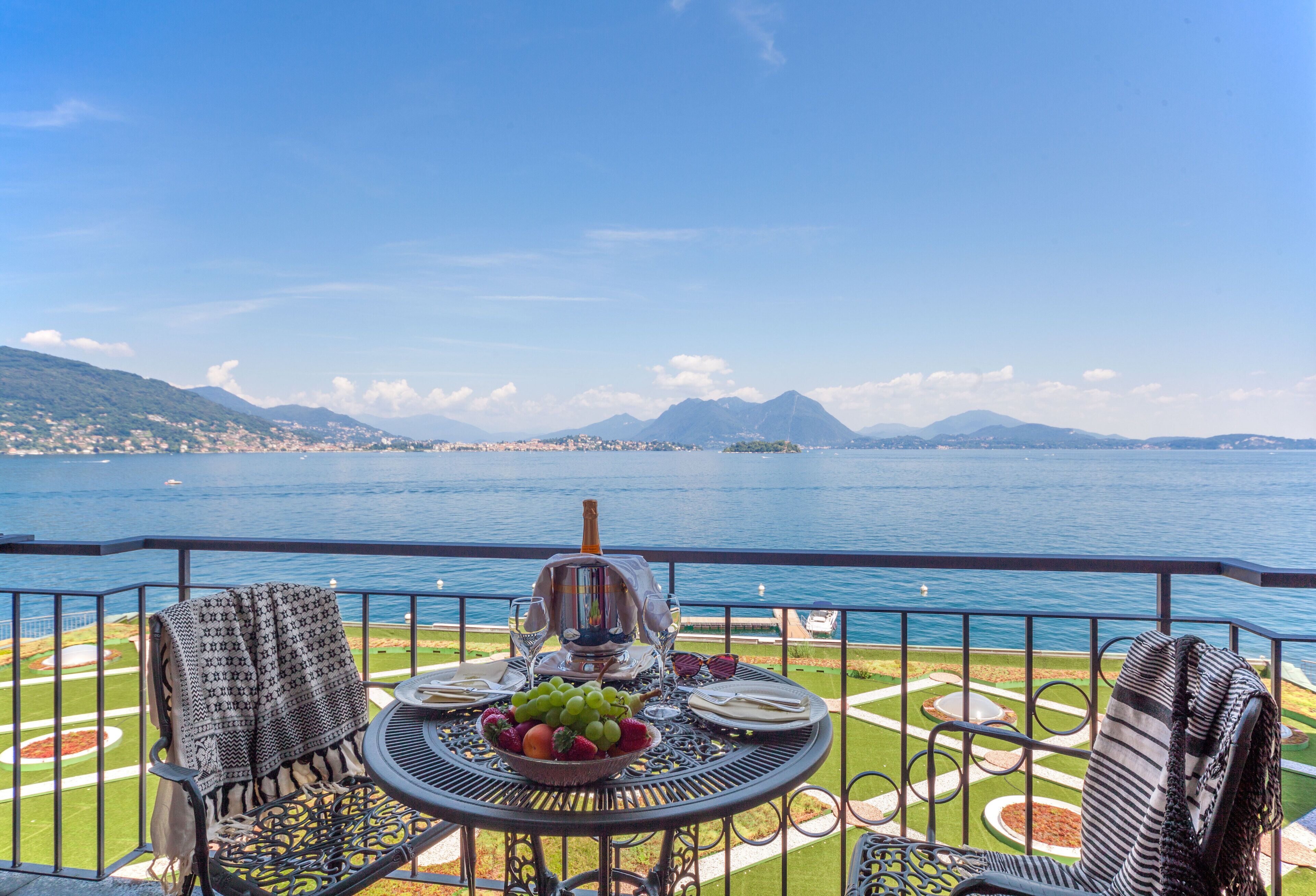 Classic-Dreibettzimmer, eingeschränkter Seeblick (Double/Twin + sofa bed) | Balkon