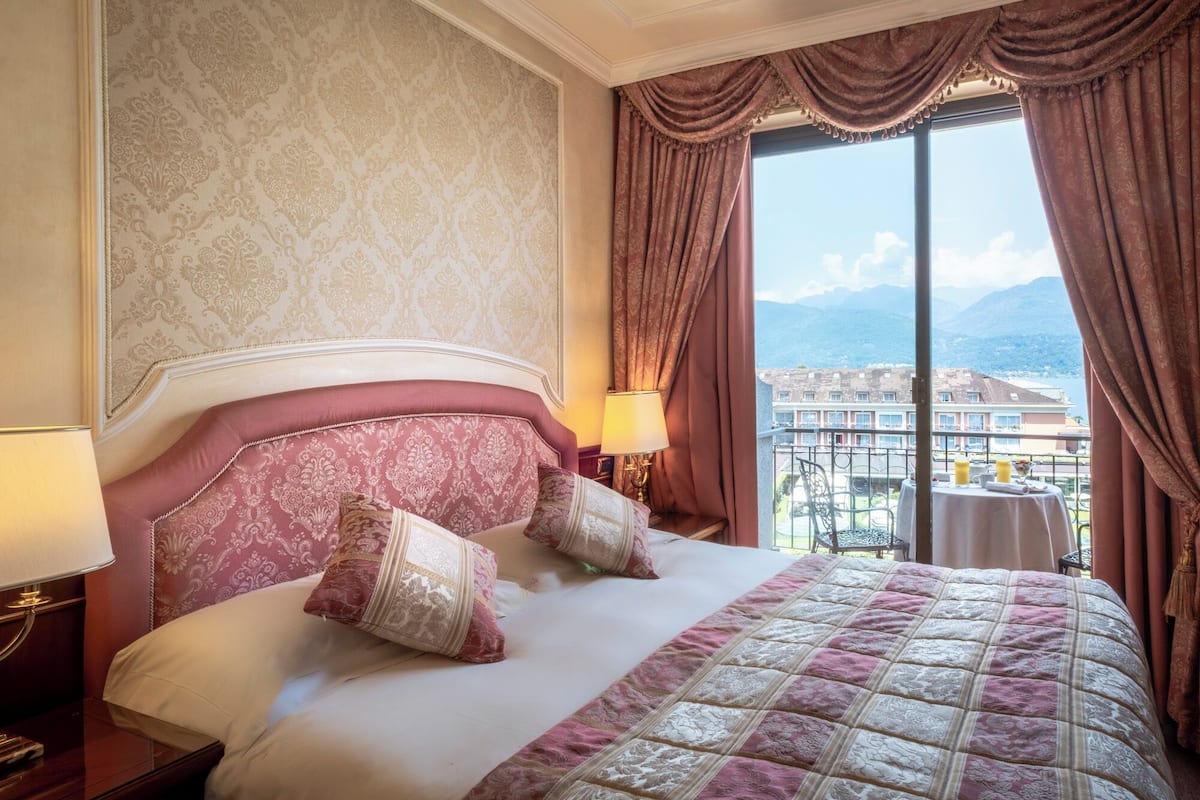 Chambre Classique Double ou avec lits jumeaux (Partial Lake or Pool side) | Minibar, coffres-forts dans les chambres, ameublement personnalisé