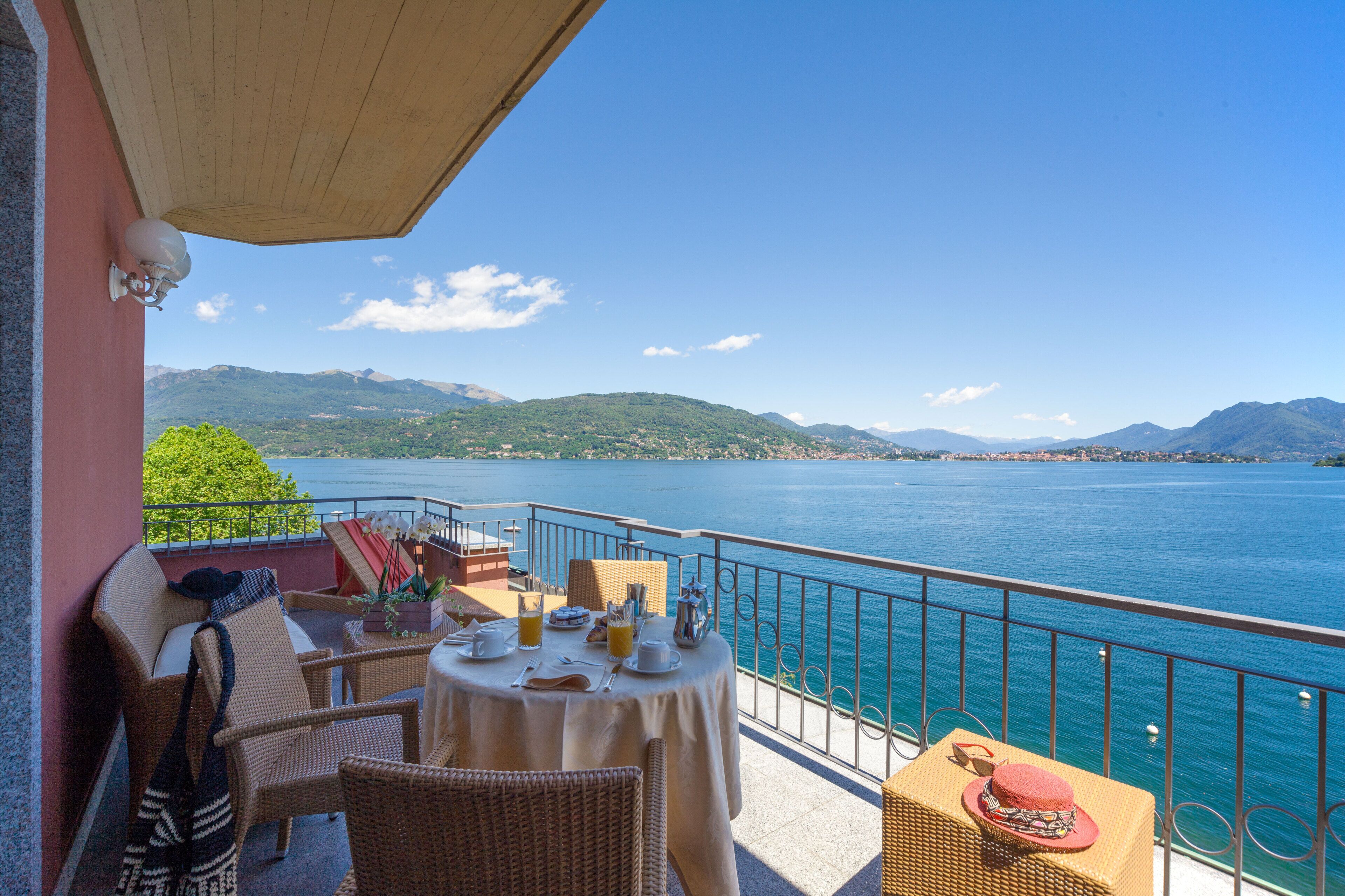 senior suite, lake view | room amenity