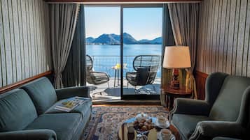 Suite Junior, vue lac | Coin séjour