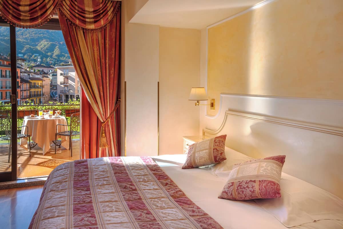 Minibar, Zimmersafe, individuell eingerichtet, Schreibtisch