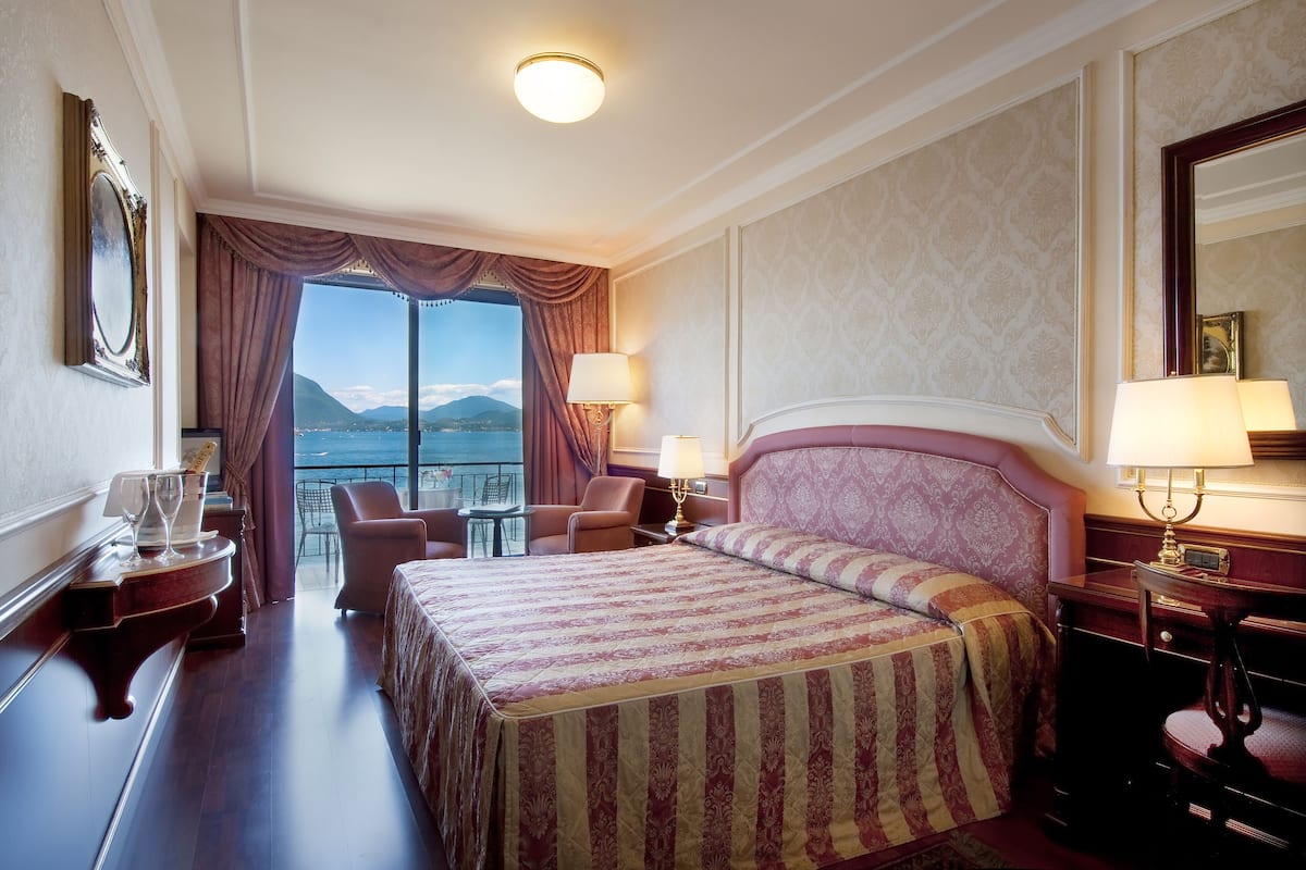 Deluxe-værelse med dobbeltseng eller 2 enkeltsenge - delvis søudsigt (Partial Lake or Pool side) | 1 soveværelse, minibar, pengeskab på værelset, individuel indretning