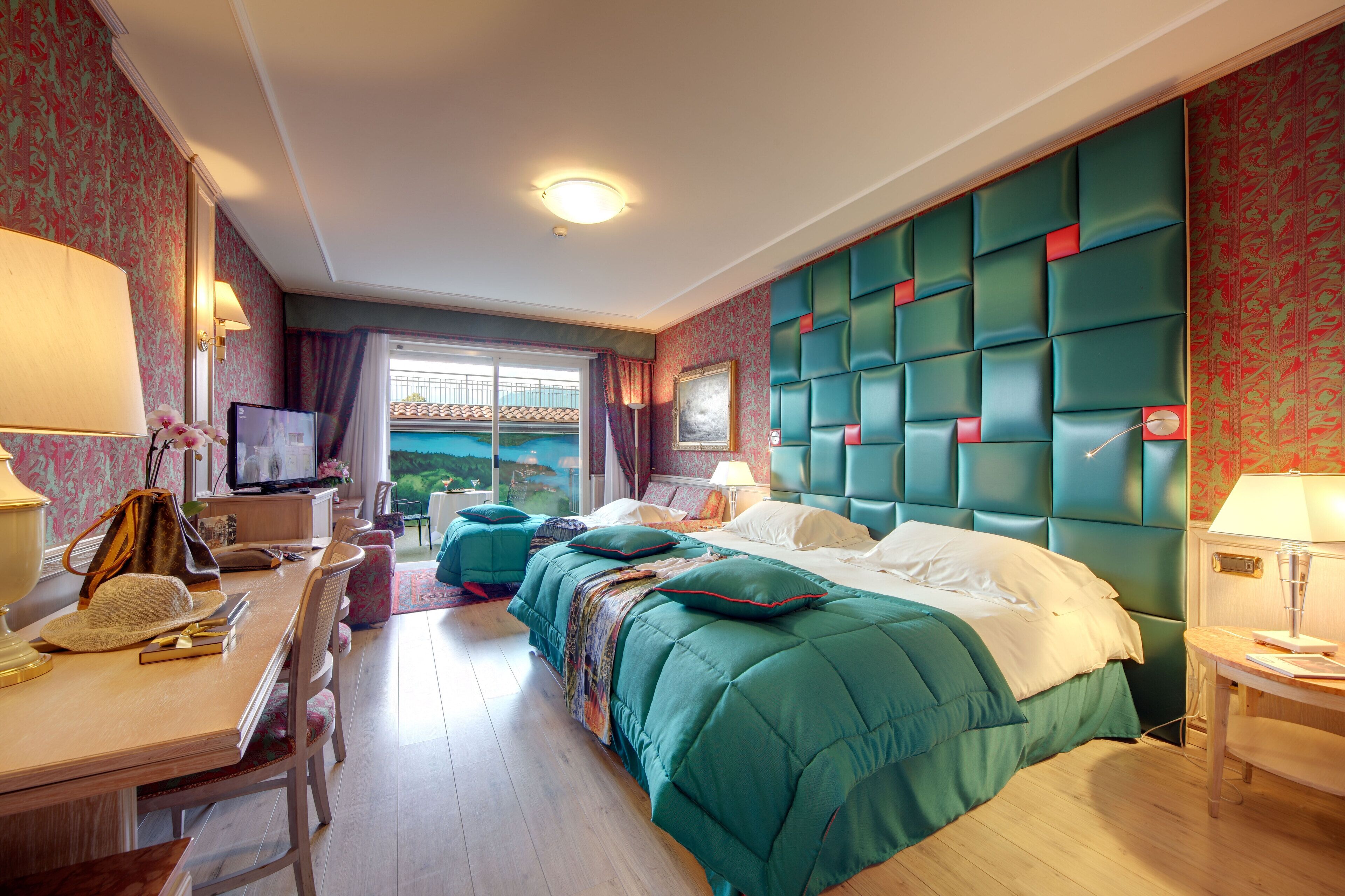 economy triple room (double/twin + sofa bed) | 1 bedroom, minibar, in-room safe, individually furnished