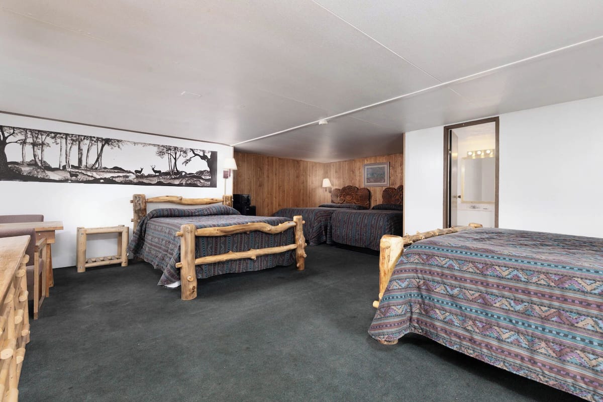 Standard Quadruple Room | Premium bedding, WiFi (free), individually decorated