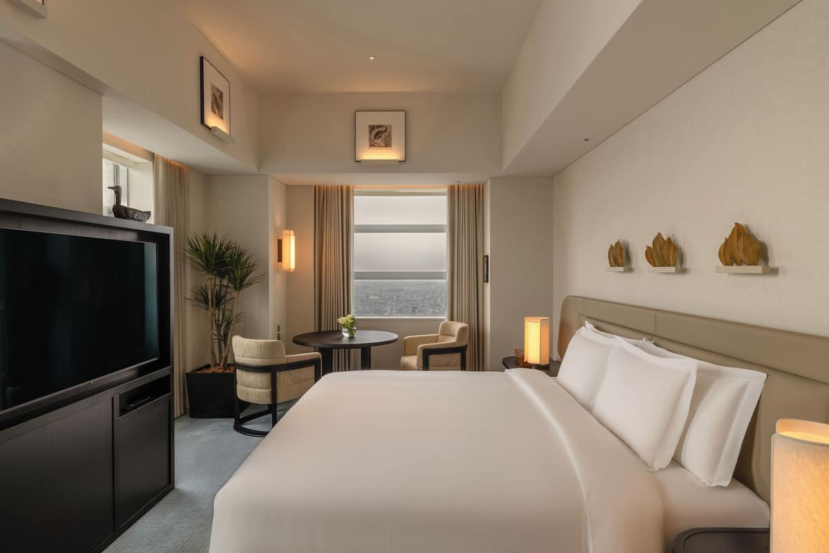 Premium Room, 1 King Bed, Corner | Premium bedding, down duvets, minibar, in-room safe