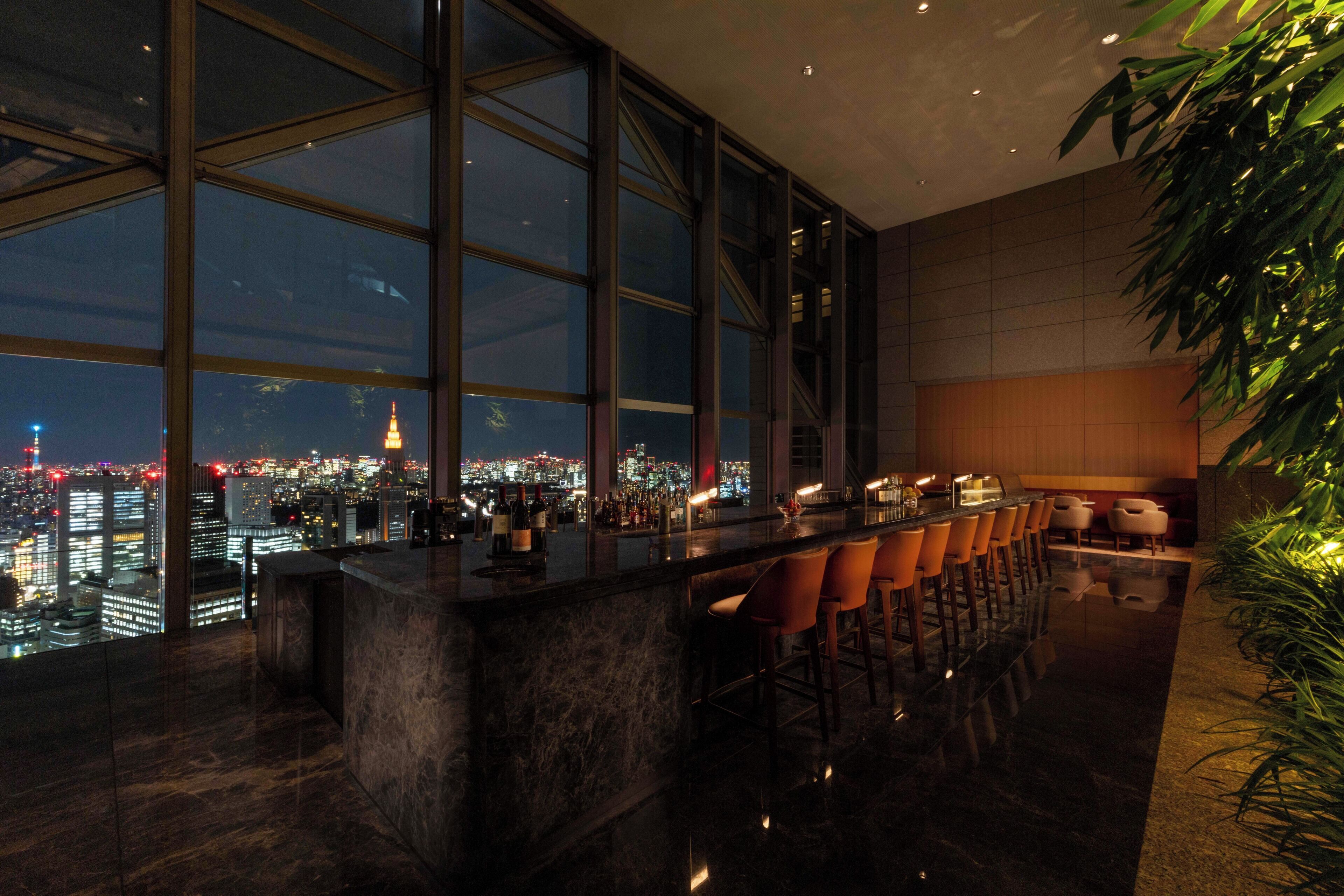 3 restaurants; breakfast, lunch, dinner and brunch served 