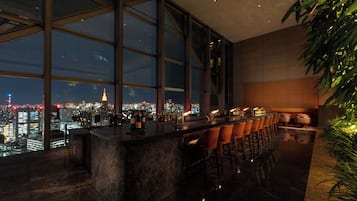 3 restaurants; breakfast, lunch, dinner and brunch served