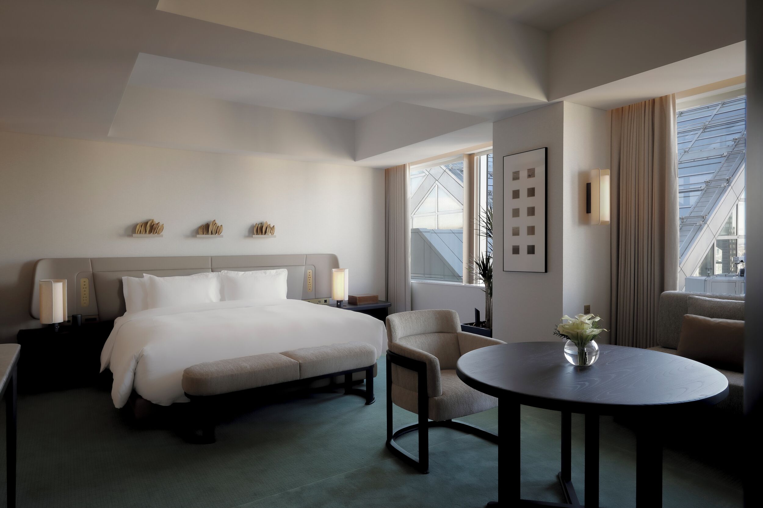 Rom, 1 kingsize-seng | Sengetøy av topp kvalitet, dundyner, minibar og safe på rommet