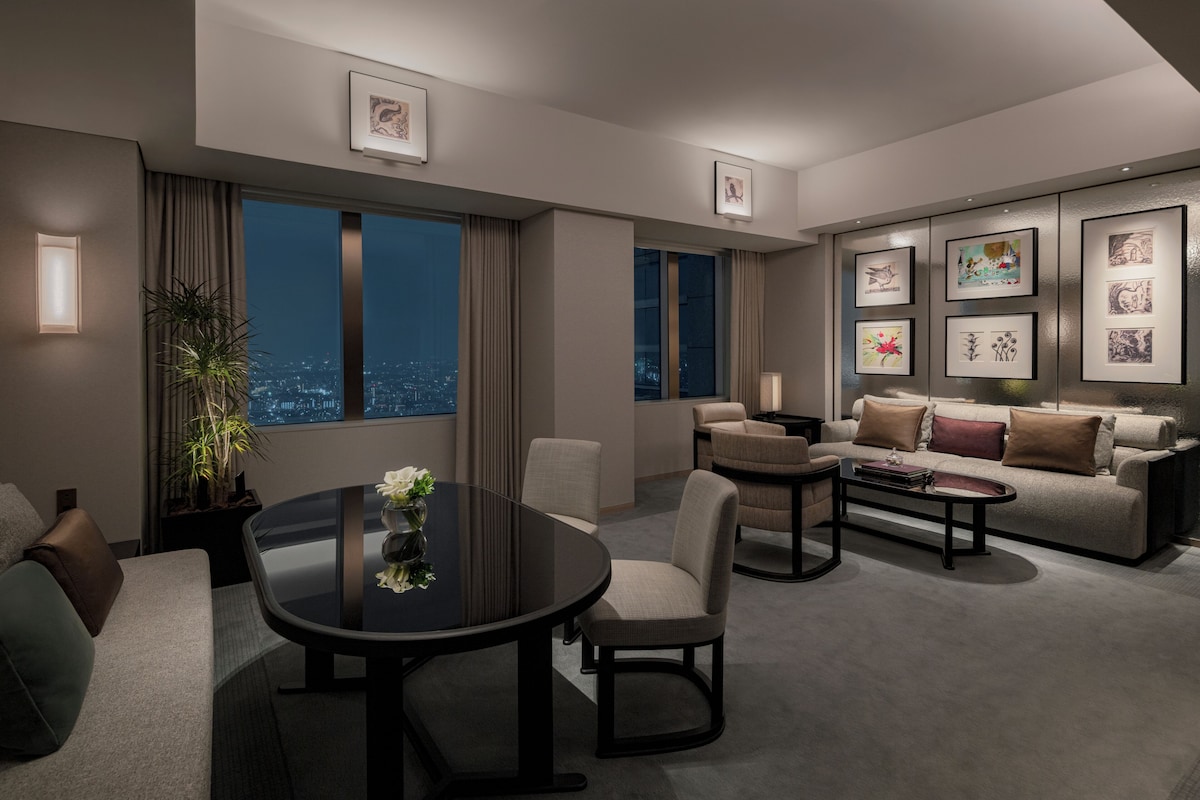 Suite, 1 très grand lit (Ambassador) | Literie de qualité, couette en duvet, minibar, coffre-fort