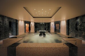 Couples treatment rooms, sauna, hot tub, steam room, body treatments - Park Hyatt Tokyo (Tokyo)