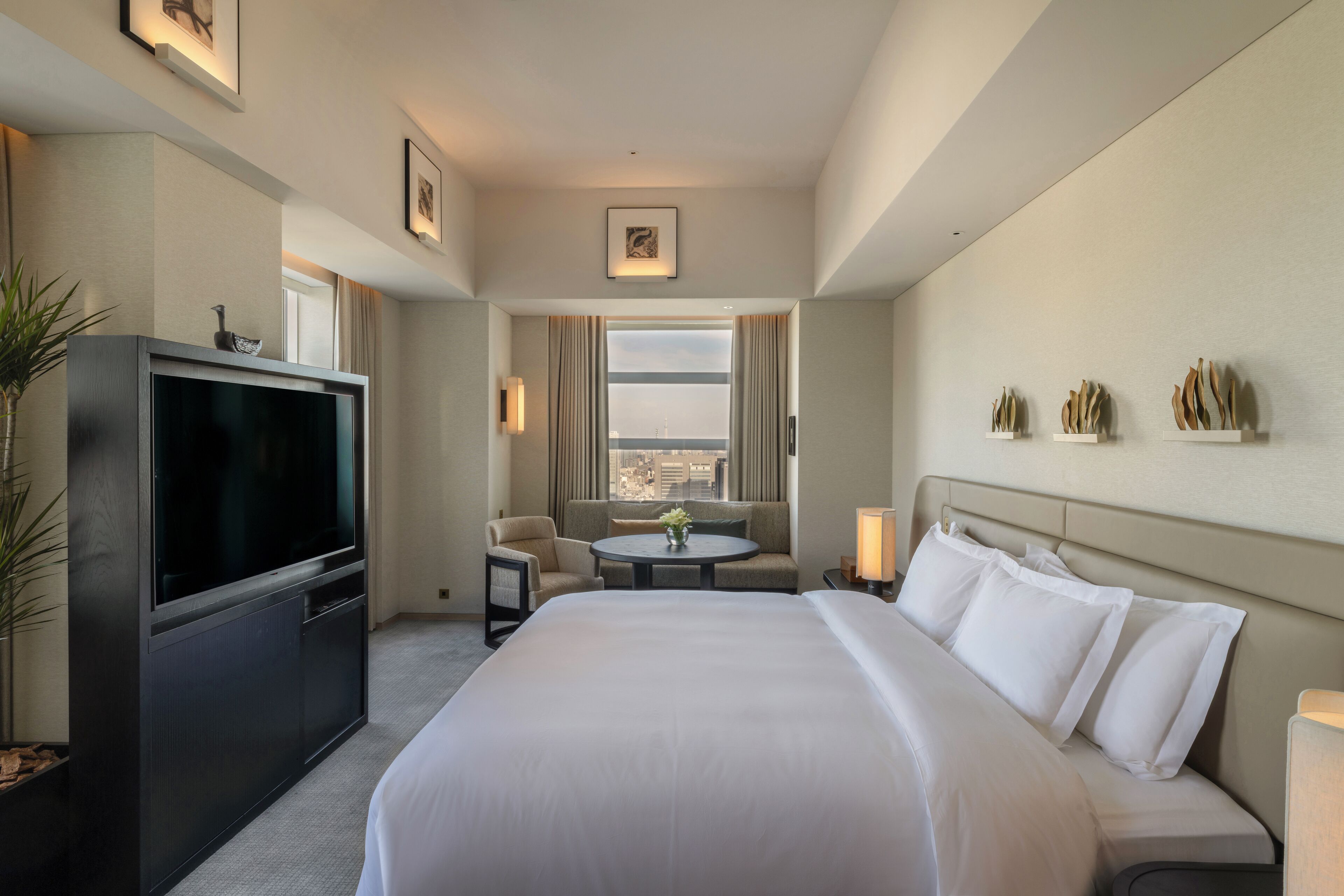 Premier Room, 1 King Bed | Premium bedding, down duvets, minibar, in-room safe