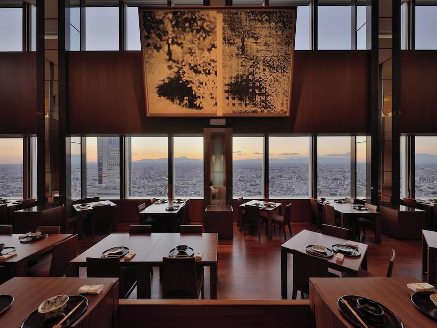 3 restaurants, breakfast, lunch, dinner served; French cuisine