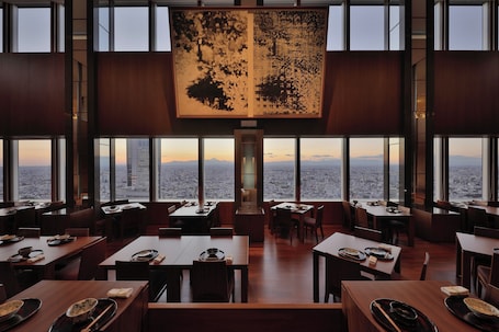 3 restaurants, breakfast, lunch, dinner served; French cuisine. Park Hyatt Tokyo