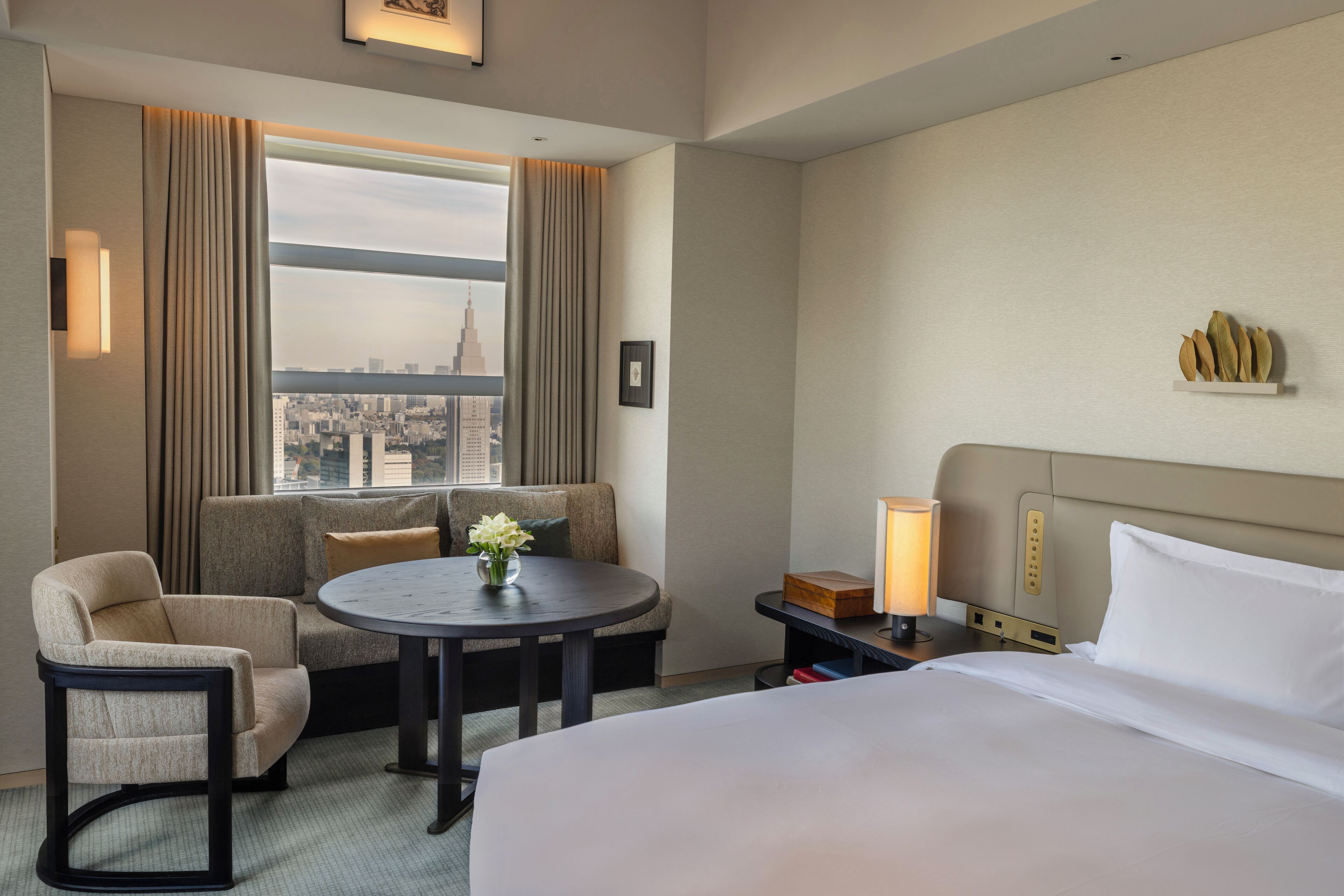 Premier Room, 1 King Bed | Premium bedding, down comforters, minibar, in-room safe