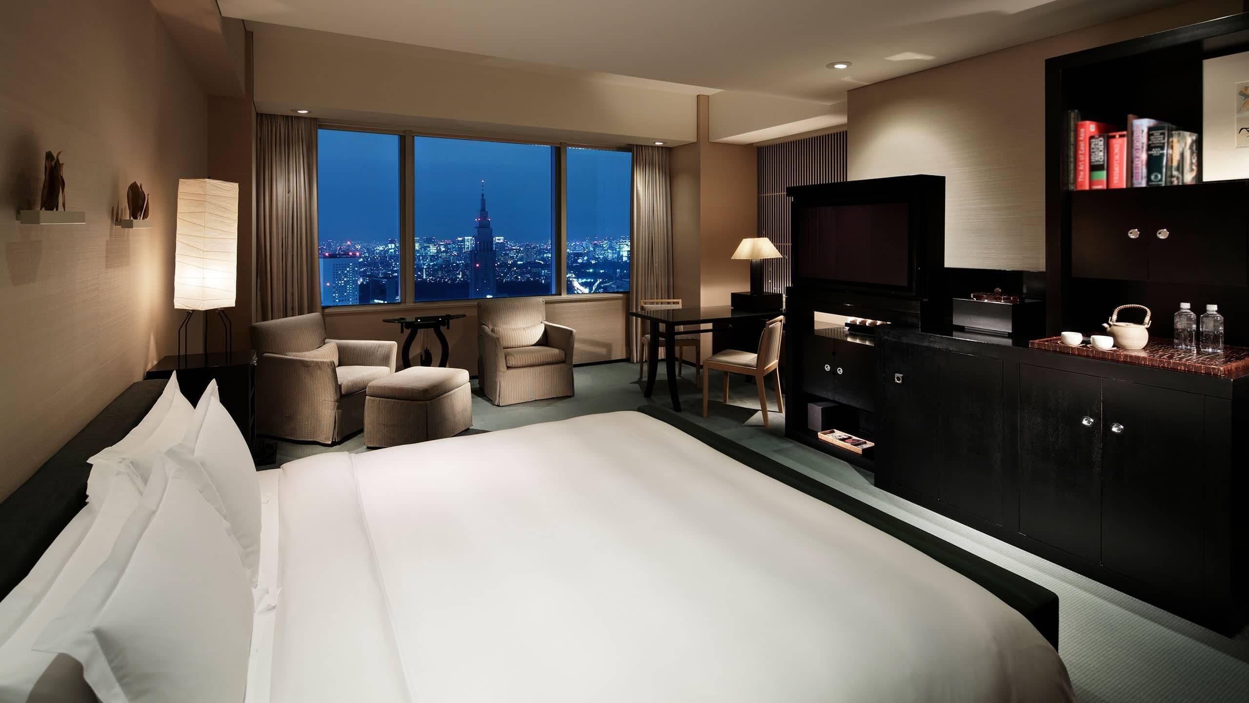 Premium bedding, down comforters, minibar, in-room safe