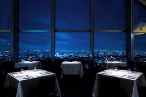 3 restaurants, breakfast, lunch, dinner served; French cuisine