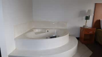 Suite, 1 Queen Bed, Accessible, Non Smoking (Jetted Tub) | Iron/ironing board, free WiFi, bed sheets