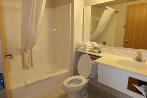 Douche, articles de toilette gratuits, serviettes fournies