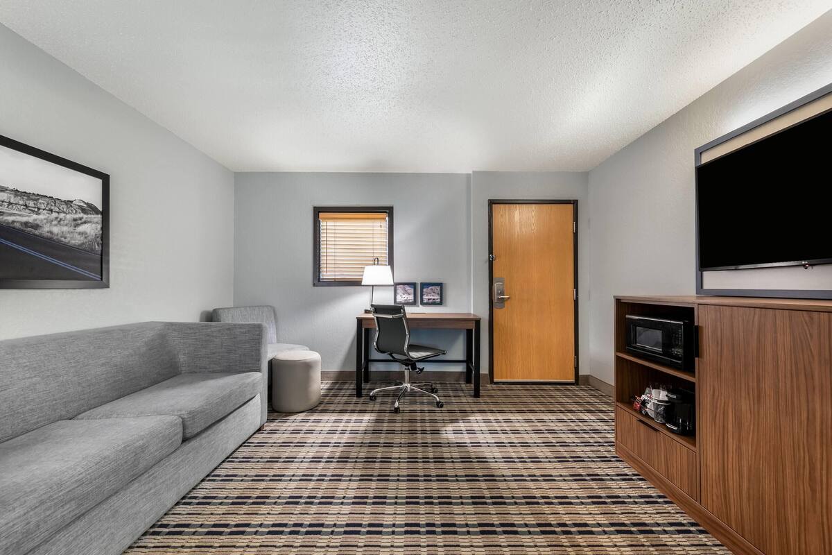 Suite, 1 Bedroom, Non Smoking | Premium bedding, desk, laptop workspace, blackout drapes