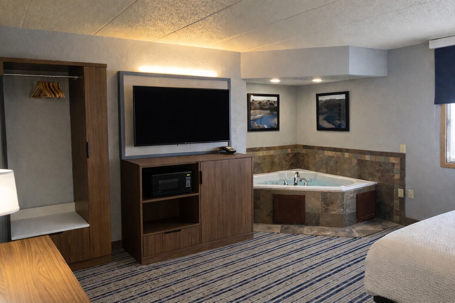 Deluxe Room, 1 King Bed, Non Smoking | Premium bedding, desk, laptop workspace, blackout drapes