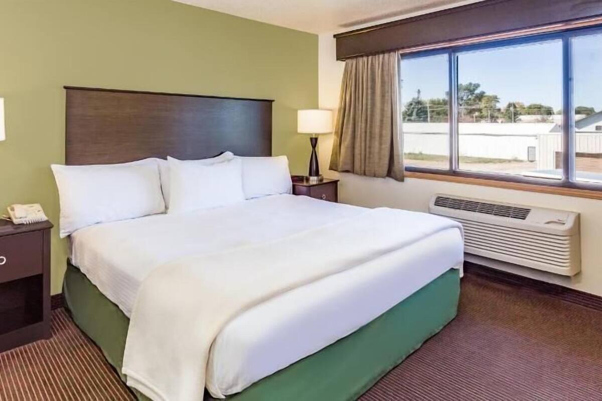 Individuell inredning, unika möbler, skrivbord och arbetsyta för laptop