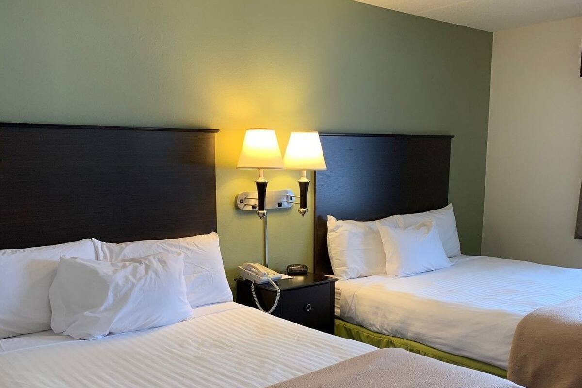 Individuell inredning, unika möbler, skrivbord och arbetsyta för laptop