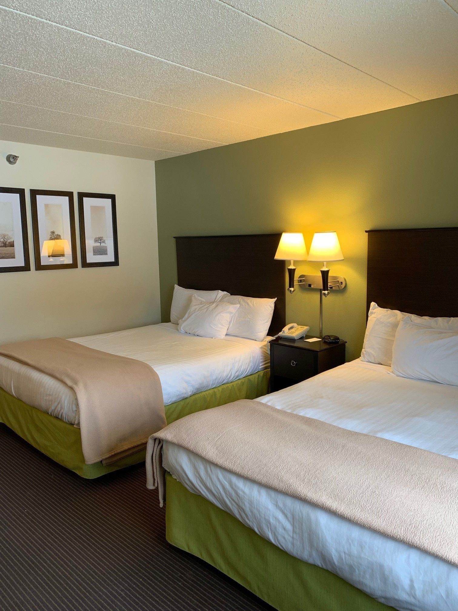 1 bedroom, individually decorated, individually furnished, desk