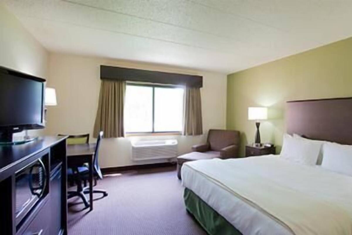 Individuell inredning, unika möbler, skrivbord och arbetsyta för laptop