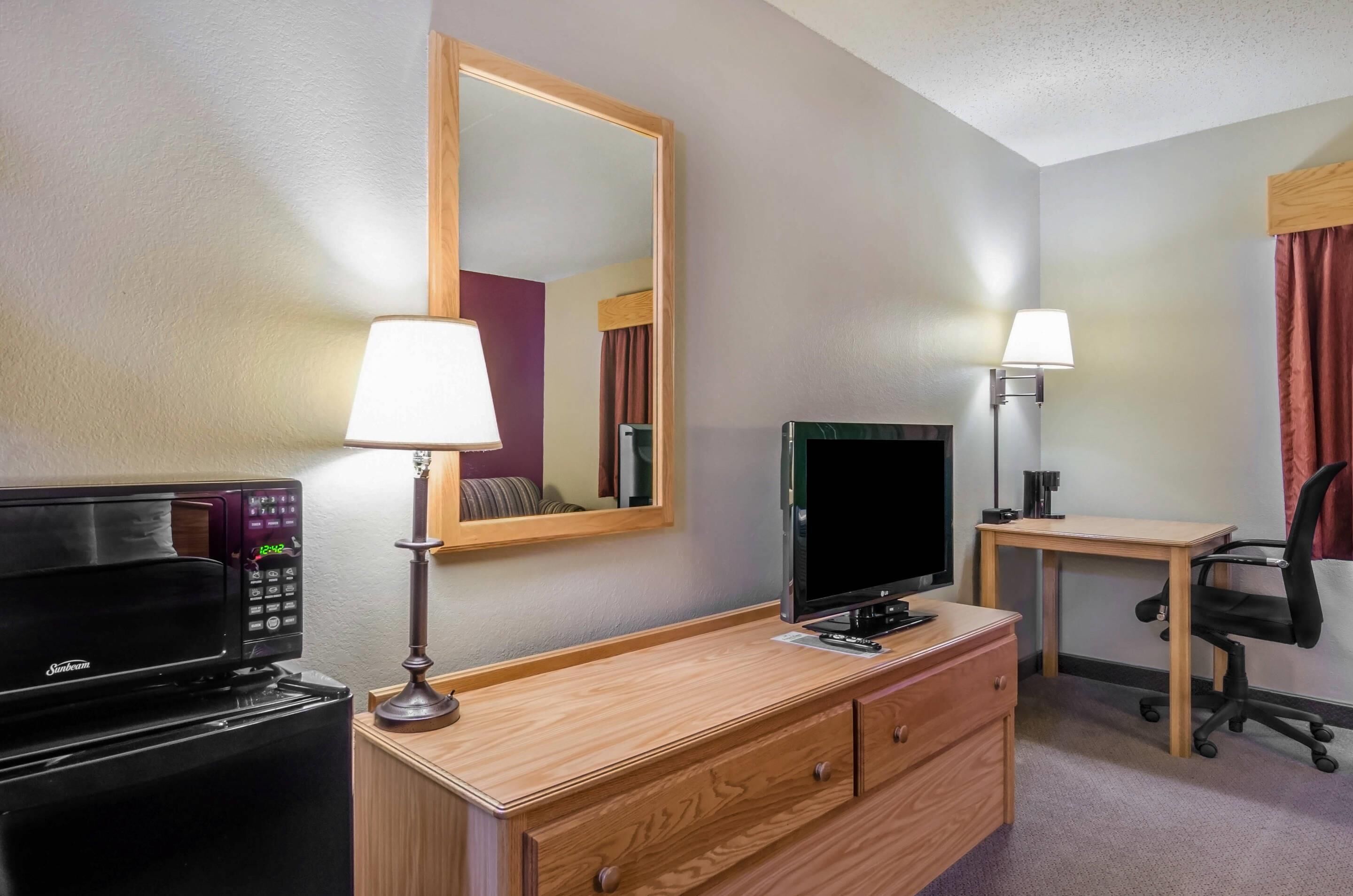 standard room, 1 queen bed with sofa bed, non smoking | desk, laptop workspace, iron/ironing board, free wifi