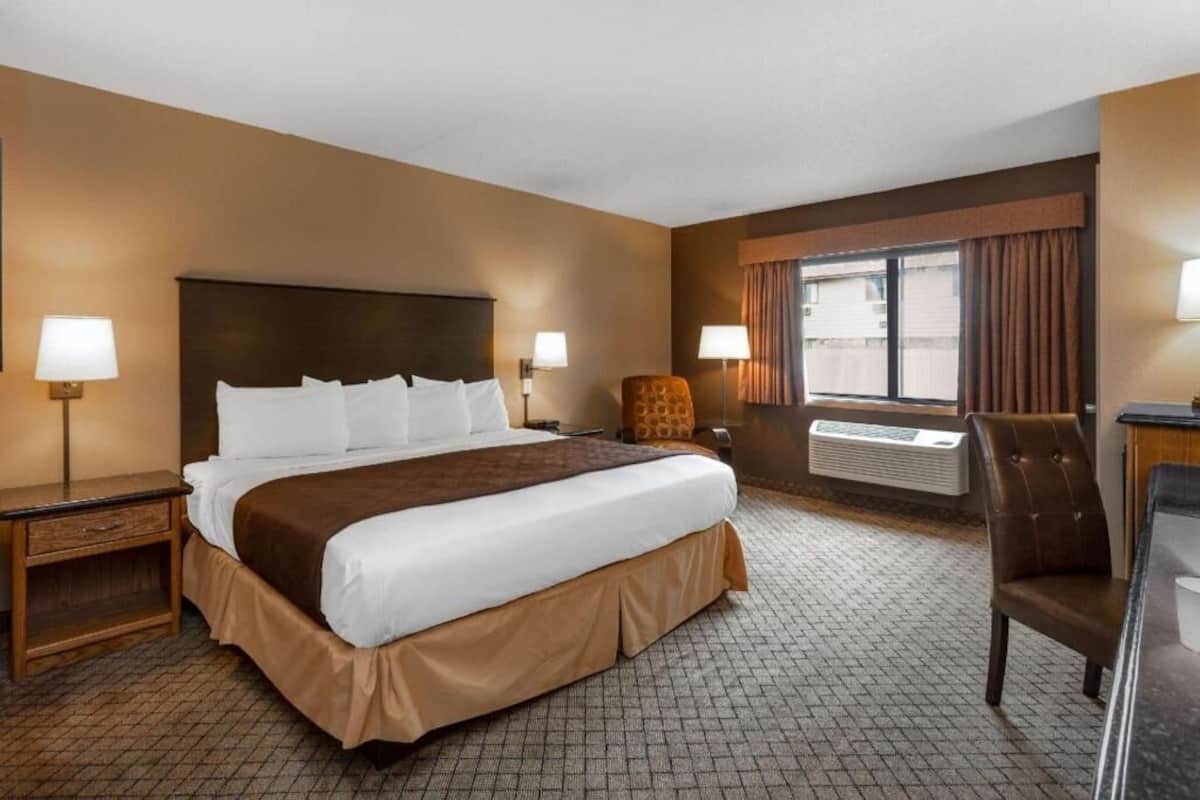 Bureau, rideaux occultants, chambres insonorisées