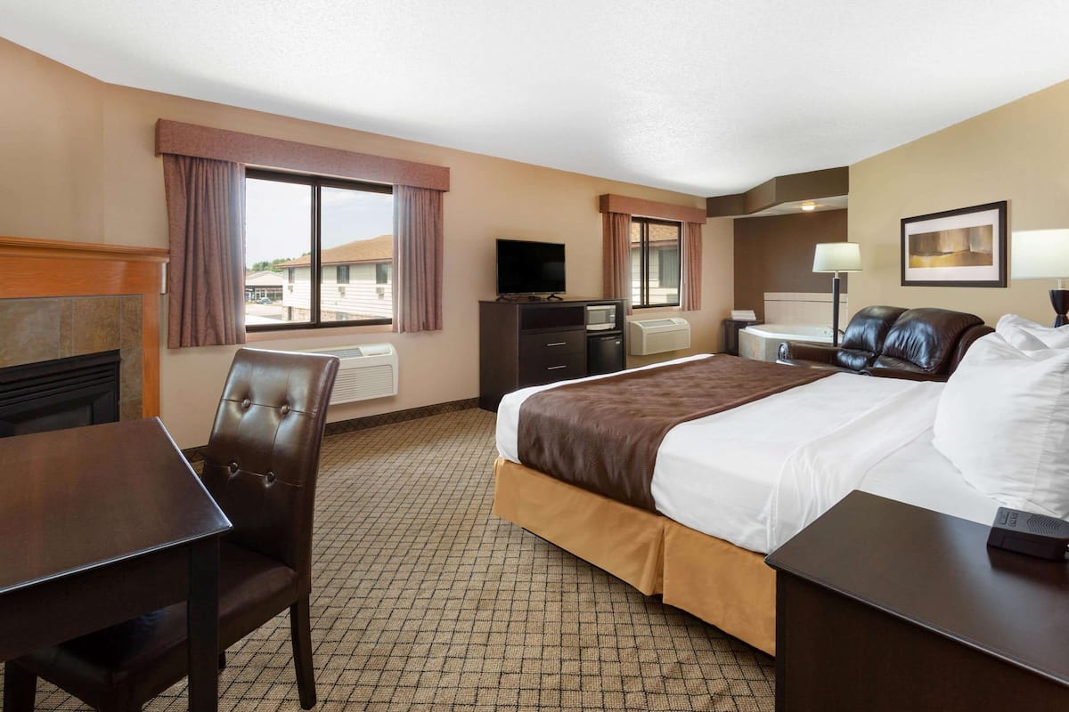 Premier Suite, 1 Bedroom, Non Smoking | Desk, blackout drapes, soundproofing, iron/ironing board