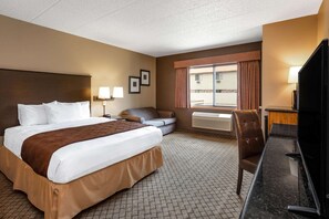 Room, 1 Queen Bed, Accessible, Non Smoking | Desk, blackout drapes, soundproofing, iron/ironing board - AmericInn by Wyndham Hartford WI (Hartford)