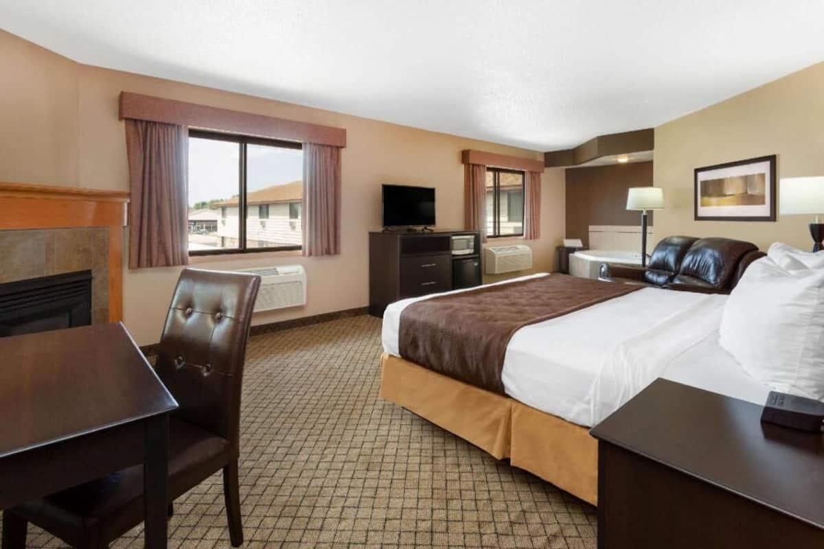 Bureau, rideaux occultants, chambres insonorisées