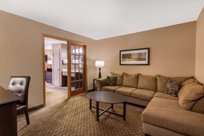 Suite, 1 King Bed, Non Smoking | Desk, blackout drapes, soundproofing, iron/ironing board