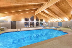 Una piscina cubierta